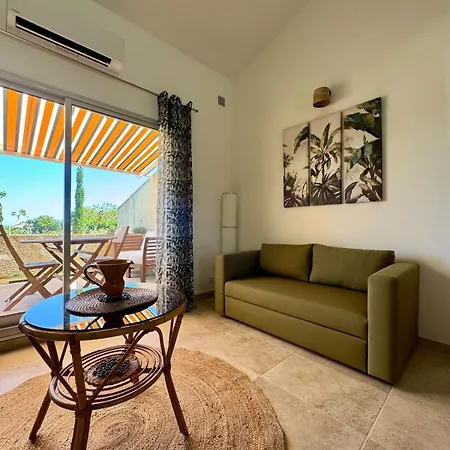 Appartamento With Sea View And Pool At Pramousquier *