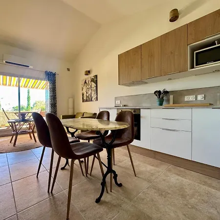 Appartamento With Sea View And Pool At Pramousquier *